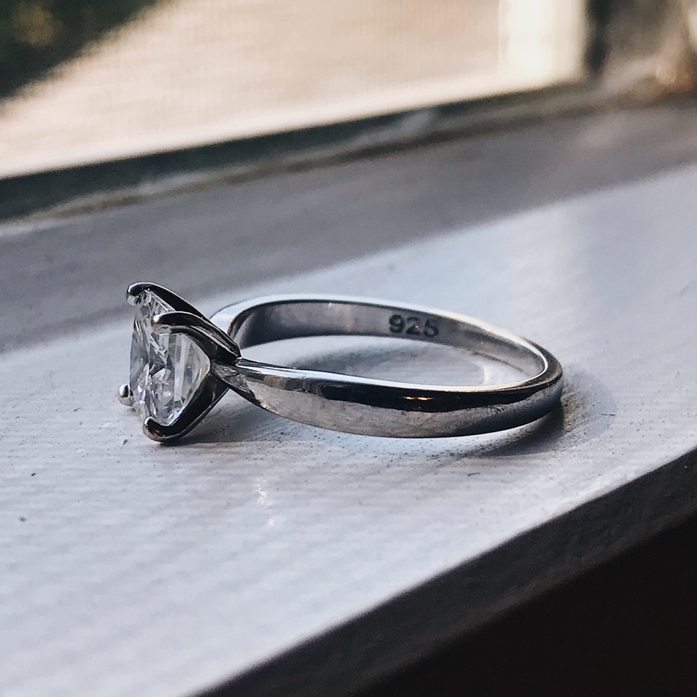 Sterling Silver Solitaire Princess Cut CZ Ring Sz8 - Picture 4 of 11